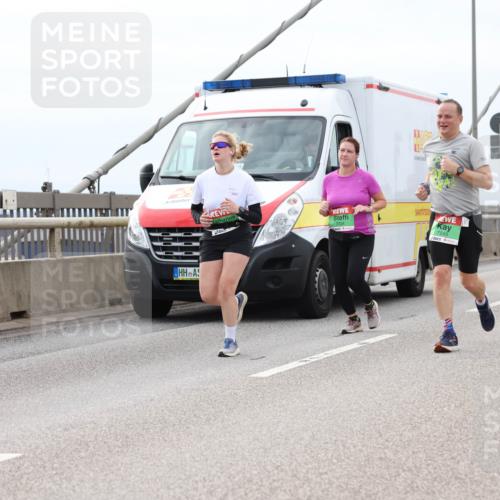 03.10.2025 - Köhlbrandbrückenlauf Lena Gebhardt http://msf.ph/oto/9203409 03.10.2025 15:52:59 Position 2  meine-sportfotos.de