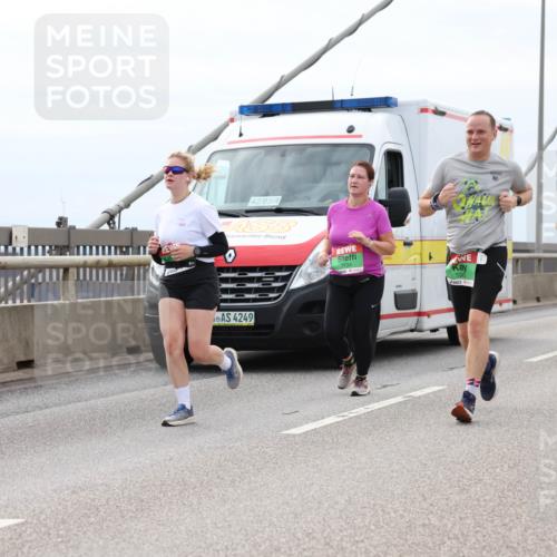 03.10.2025 - Köhlbrandbrückenlauf Lena Gebhardt http://msf.ph/oto/9203411 03.10.2025 15:52:59 Position 2 91, 42, 85, 4, 4, 3, 4249, 9686, 7734, 7243 meine-sportfotos.de