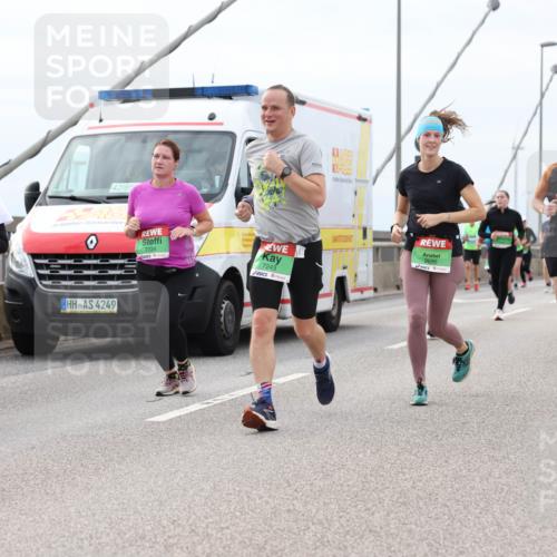 03.10.2025 - Köhlbrandbrückenlauf Lena Gebhardt http://msf.ph/oto/9203413 03.10.2025 15:53:00 Position 2 42, 85, 4249, 7734, 7243, 9686, 7749 meine-sportfotos.de