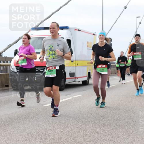 03.10.2025 - Köhlbrandbrückenlauf Lena Gebhardt http://msf.ph/oto/9203417 03.10.2025 15:53:00 Position 2 7734, 7243, 9686 meine-sportfotos.de