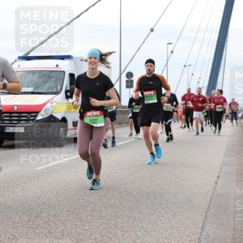 03.10.2025 - Köhlbrandbrückenlauf Lena Gebhardt http://msf.ph/oto/9203422 03.10.2025 15:53:01 Position 2 10, 7243, 4249, 9686, 7749 meine-sportfotos.de