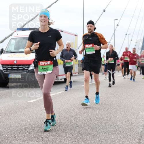 03.10.2025 - Köhlbrandbrückenlauf Lena Gebhardt http://msf.ph/oto/9203423 03.10.2025 15:53:02 Position 2 4249, 9686, 7749 meine-sportfotos.de