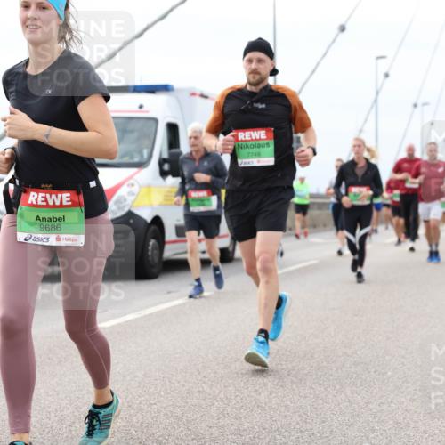 03.10.2025 - Köhlbrandbrückenlauf Lena Gebhardt http://msf.ph/oto/9203426 03.10.2025 15:53:02 Position 2 9686, 7749 meine-sportfotos.de