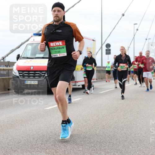 03.10.2025 - Köhlbrandbrückenlauf Lena Gebhardt http://msf.ph/oto/9203428 03.10.2025 15:53:03 Position 2 4249, 7749 meine-sportfotos.de