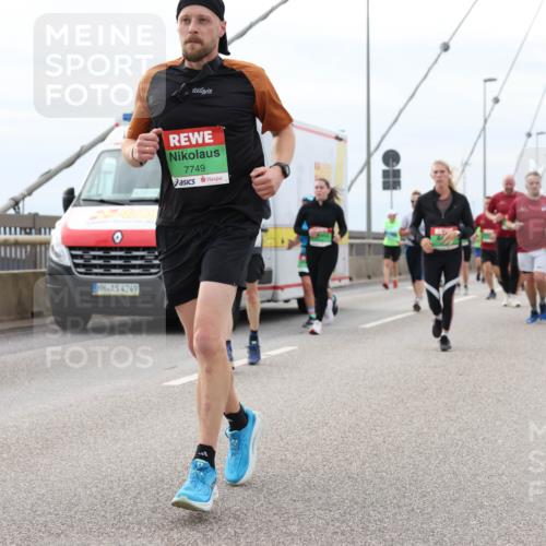 03.10.2025 - Köhlbrandbrückenlauf Lena Gebhardt http://msf.ph/oto/9203429 03.10.2025 15:53:03 Position 2 4249, 7749 meine-sportfotos.de