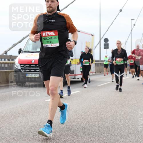03.10.2025 - Köhlbrandbrückenlauf Lena Gebhardt http://msf.ph/oto/9203430 03.10.2025 15:53:03 Position 2 4249, 7749 meine-sportfotos.de