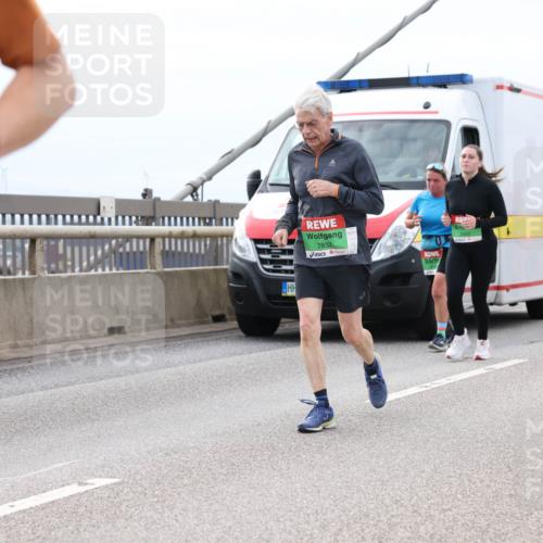 03.10.2025 - Köhlbrandbrückenlauf Lena Gebhardt http://msf.ph/oto/9203432 03.10.2025 15:53:04 Position 2 7832 meine-sportfotos.de
