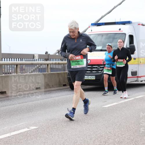 03.10.2025 - Köhlbrandbrückenlauf Lena Gebhardt http://msf.ph/oto/9203434 03.10.2025 15:53:04 Position 2 91, 7832, 4249, 7493 meine-sportfotos.de