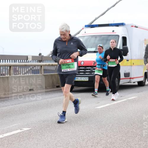 03.10.2025 - Köhlbrandbrückenlauf Lena Gebhardt http://msf.ph/oto/9203435 03.10.2025 15:53:04 Position 2 7832, 4249, 42, 85, 7446 meine-sportfotos.de