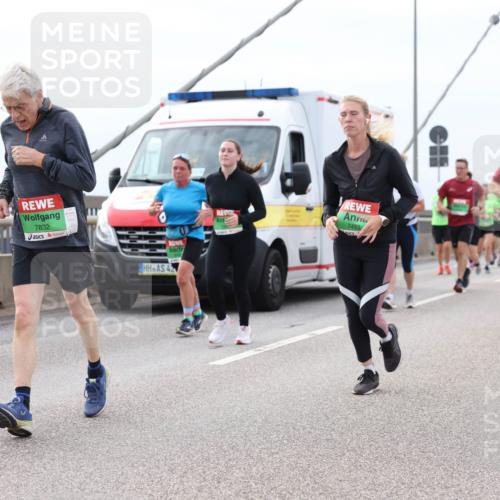 03.10.2025 - Köhlbrandbrückenlauf Lena Gebhardt http://msf.ph/oto/9203436 03.10.2025 15:53:04 Position 2 7832, 42, 7493 meine-sportfotos.de
