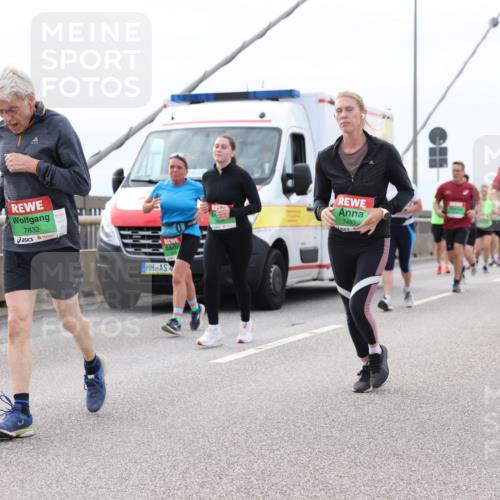 03.10.2025 - Köhlbrandbrückenlauf Lena Gebhardt http://msf.ph/oto/9203437 03.10.2025 15:53:04 Position 2 7832, 7493, 4 meine-sportfotos.de