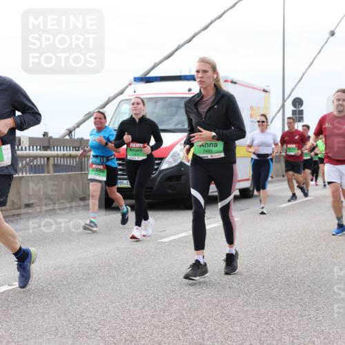 03.10.2025 - Köhlbrandbrückenlauf Lena Gebhardt http://msf.ph/oto/9203439 03.10.2025 15:53:05 Position 2 7446, 7493, 7832, 9185, 7676 meine-sportfotos.de