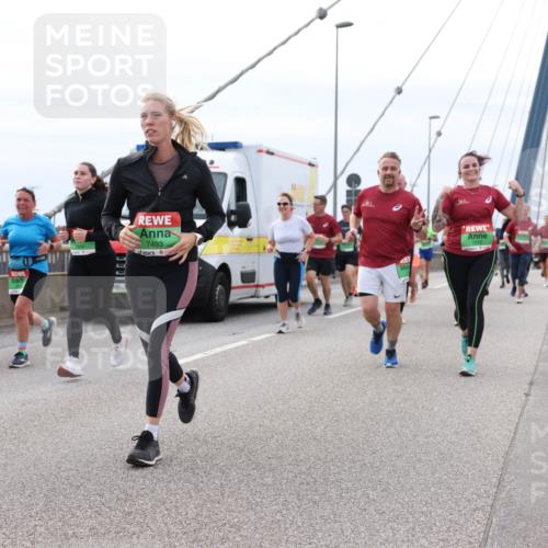03.10.2025 - Köhlbrandbrückenlauf Lena Gebhardt http://msf.ph/oto/9203443 03.10.2025 15:53:05 Position 2 7493 meine-sportfotos.de
