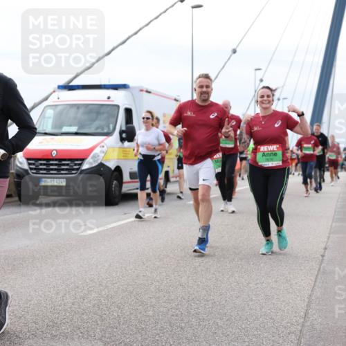 03.10.2025 - Köhlbrandbrückenlauf Lena Gebhardt http://msf.ph/oto/9203446 03.10.2025 15:53:06 Position 2 7493, 4249, 7676 meine-sportfotos.de