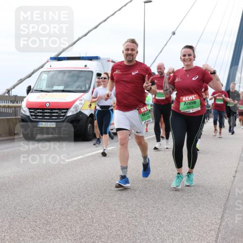 03.10.2025 - Köhlbrandbrückenlauf Lena Gebhardt http://msf.ph/oto/9203448 03.10.2025 15:53:06 Position 2 7440, 4249, 7676 meine-sportfotos.de