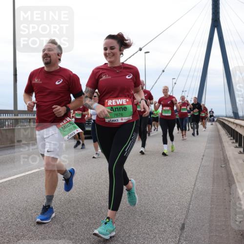 03.10.2025 - Köhlbrandbrückenlauf Lena Gebhardt http://msf.ph/oto/9203453 03.10.2025 15:53:07 Position 2 10, 7678, 7676, 424 meine-sportfotos.de