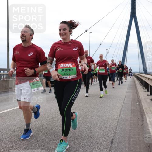 03.10.2025 - Köhlbrandbrückenlauf Lena Gebhardt http://msf.ph/oto/9203454 03.10.2025 15:53:07 Position 2 7678, 7676 meine-sportfotos.de