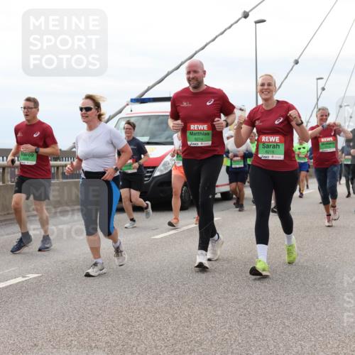 03.10.2025 - Köhlbrandbrückenlauf Lena Gebhardt http://msf.ph/oto/9203457 03.10.2025 15:53:08 Position 2 8496, 8214, 8215 meine-sportfotos.de