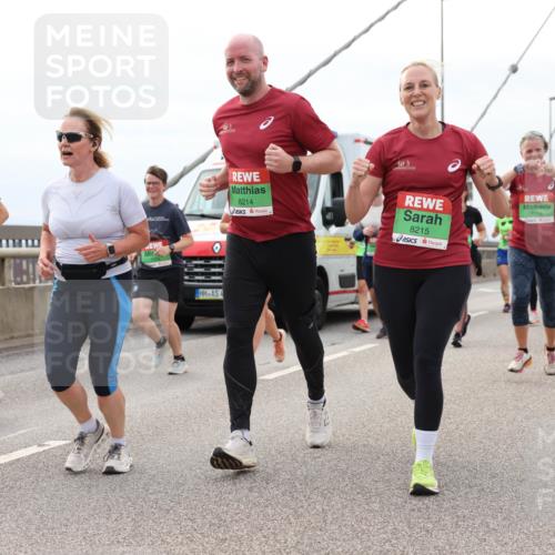 03.10.2025 - Köhlbrandbrückenlauf Lena Gebhardt http://msf.ph/oto/9203460 03.10.2025 15:53:08 Position 2 8496, 8214, 8215, 7718 meine-sportfotos.de