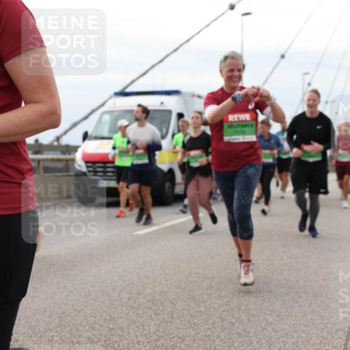03.10.2025 - Köhlbrandbrückenlauf Lena Gebhardt http://msf.ph/oto/9203467 03.10.2025 15:53:09 Position 2 8215, 7716 meine-sportfotos.de