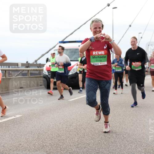 03.10.2025 - Köhlbrandbrückenlauf Lena Gebhardt http://msf.ph/oto/9203468 03.10.2025 15:53:10 Position 2 7718 meine-sportfotos.de