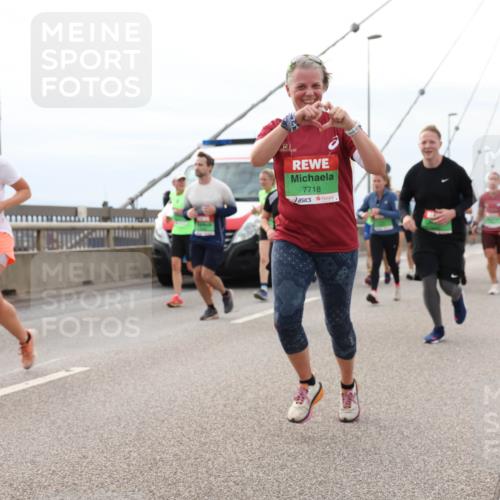 03.10.2025 - Köhlbrandbrückenlauf Lena Gebhardt http://msf.ph/oto/9203469 03.10.2025 15:53:10 Position 2 7718 meine-sportfotos.de