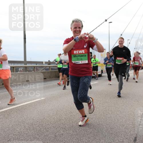 03.10.2025 - Köhlbrandbrückenlauf Lena Gebhardt http://msf.ph/oto/9203470 03.10.2025 15:53:10 Position 2 7718 meine-sportfotos.de