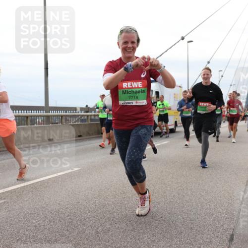 03.10.2025 - Köhlbrandbrückenlauf Lena Gebhardt http://msf.ph/oto/9203471 03.10.2025 15:53:10 Position 2 7718 meine-sportfotos.de