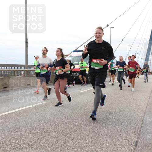 03.10.2025 - Köhlbrandbrückenlauf Lena Gebhardt http://msf.ph/oto/9203475 03.10.2025 15:53:11 Position 2 8457 meine-sportfotos.de