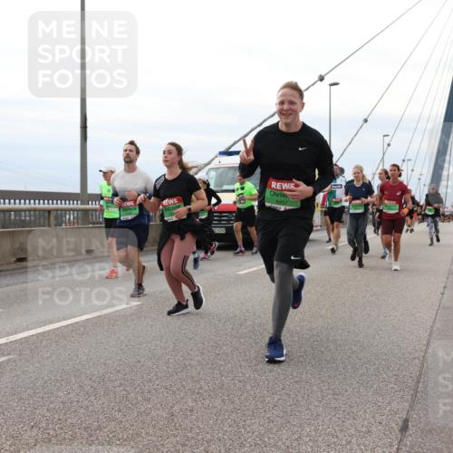 03.10.2025 - Köhlbrandbrückenlauf Lena Gebhardt http://msf.ph/oto/9203476 03.10.2025 15:53:11 Position 2 721, 4249, 8457 meine-sportfotos.de