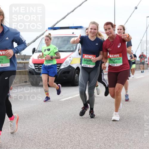 03.10.2025 - Köhlbrandbrückenlauf Lena Gebhardt http://msf.ph/oto/9203481 03.10.2025 15:53:12 Position 2 9, 9741, 8181, 8504, 9069 meine-sportfotos.de