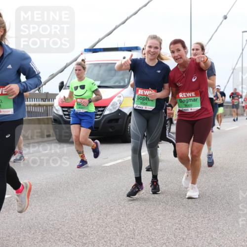 03.10.2025 - Köhlbrandbrückenlauf Lena Gebhardt http://msf.ph/oto/9203482 03.10.2025 15:53:12 Position 2 9741, 8181, 8504, 9069 meine-sportfotos.de