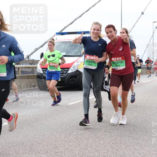 03.10.2025 - Köhlbrandbrückenlauf Lena Gebhardt http://msf.ph/oto/9203483 03.10.2025 15:53:12 Position 2 9741, 8181, 8504, 9069 meine-sportfotos.de