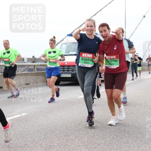 03.10.2025 - Köhlbrandbrückenlauf Lena Gebhardt http://msf.ph/oto/9203484 03.10.2025 15:53:13 Position 2 9741, 8181, 4249, 8504, 9069 meine-sportfotos.de