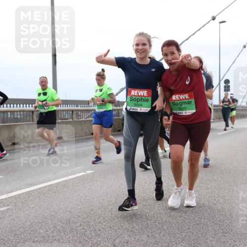 03.10.2025 - Köhlbrandbrückenlauf Lena Gebhardt http://msf.ph/oto/9203487 03.10.2025 15:53:13 Position 2 8504, 9069 meine-sportfotos.de