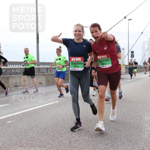 03.10.2025 - Köhlbrandbrückenlauf Lena Gebhardt http://msf.ph/oto/9203489 03.10.2025 15:53:13 Position 2 8504, 9069 meine-sportfotos.de
