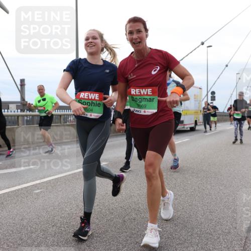 03.10.2025 - Köhlbrandbrückenlauf Lena Gebhardt http://msf.ph/oto/9203490 03.10.2025 15:53:13 Position 2 8504, 9069 meine-sportfotos.de