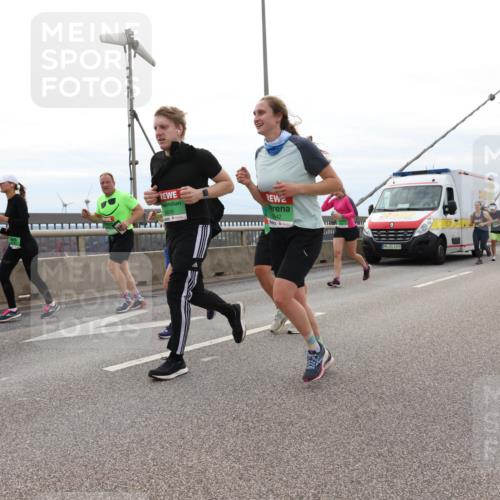03.10.2025 - Köhlbrandbrückenlauf Lena Gebhardt http://msf.ph/oto/9203492 03.10.2025 15:53:14 Position 2 8838, 842, 4249 meine-sportfotos.de