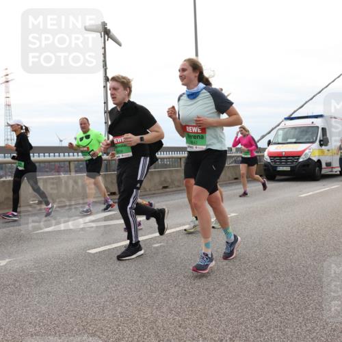 03.10.2025 - Köhlbrandbrückenlauf Lena Gebhardt http://msf.ph/oto/9203493 03.10.2025 15:53:14 Position 2 8842, 4249 meine-sportfotos.de