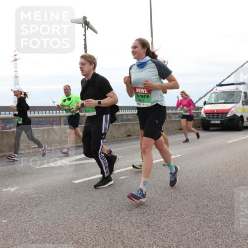 03.10.2025 - Köhlbrandbrückenlauf Lena Gebhardt http://msf.ph/oto/9203494 03.10.2025 15:53:14 Position 2 8838, 8842, 4249 meine-sportfotos.de