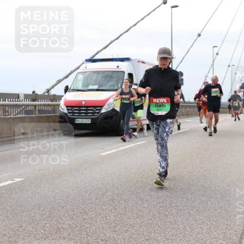 03.10.2025 - Köhlbrandbrückenlauf Lena Gebhardt http://msf.ph/oto/9203496 03.10.2025 15:53:15 Position 2 895, 4249, 8027 meine-sportfotos.de