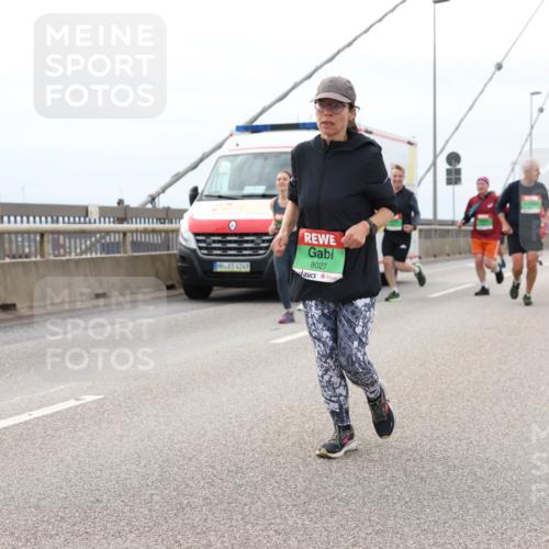 03.10.2025 - Köhlbrandbrückenlauf Lena Gebhardt http://msf.ph/oto/9203497 03.10.2025 15:53:16 Position 2 4249, 8027 meine-sportfotos.de