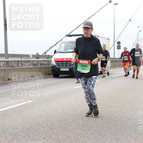 03.10.2025 - Köhlbrandbrückenlauf Lena Gebhardt http://msf.ph/oto/9203498 03.10.2025 15:53:16 Position 2 4249, 8027 meine-sportfotos.de
