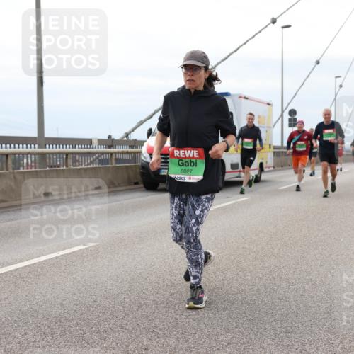 03.10.2025 - Köhlbrandbrückenlauf Lena Gebhardt http://msf.ph/oto/9203499 03.10.2025 15:53:16 Position 2 8027 meine-sportfotos.de