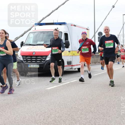 03.10.2025 - Köhlbrandbrückenlauf Lena Gebhardt http://msf.ph/oto/9203501 03.10.2025 15:53:17 Position 2 42, 85, 4, 8381, 9155, 8367, 4249 meine-sportfotos.de