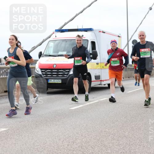 03.10.2025 - Köhlbrandbrückenlauf Lena Gebhardt http://msf.ph/oto/9203502 03.10.2025 15:53:17 Position 2 42, 85, 4, 4249, 8381, 9155 meine-sportfotos.de