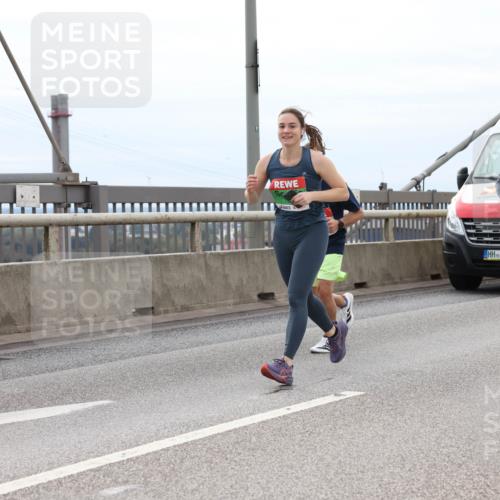 03.10.2025 - Köhlbrandbrückenlauf Lena Gebhardt http://msf.ph/oto/9203504 03.10.2025 15:53:17 Position 2 424, 8367 meine-sportfotos.de