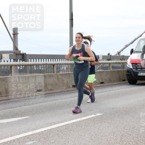 03.10.2025 - Köhlbrandbrückenlauf Lena Gebhardt http://msf.ph/oto/9203505 03.10.2025 15:53:17 Position 2 8367 meine-sportfotos.de