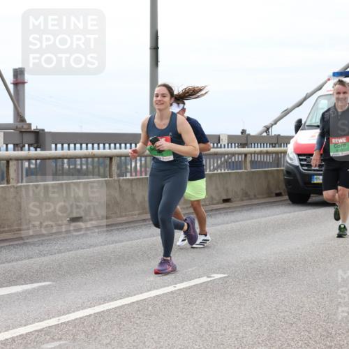 03.10.2025 - Köhlbrandbrückenlauf Lena Gebhardt http://msf.ph/oto/9203506 03.10.2025 15:53:17 Position 2 8367, 8654 meine-sportfotos.de
