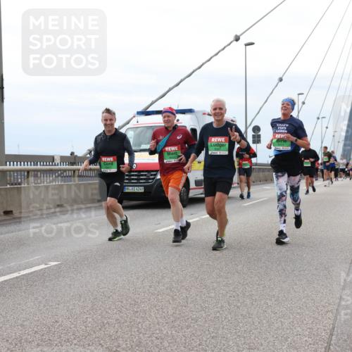 03.10.2025 - Köhlbrandbrückenlauf Lena Gebhardt http://msf.ph/oto/9203507 03.10.2025 15:53:18 Position 2 4249, 9155, 8654 meine-sportfotos.de